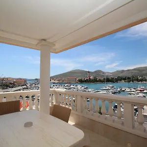 trogir-palace.hotels-in-trogir.com/